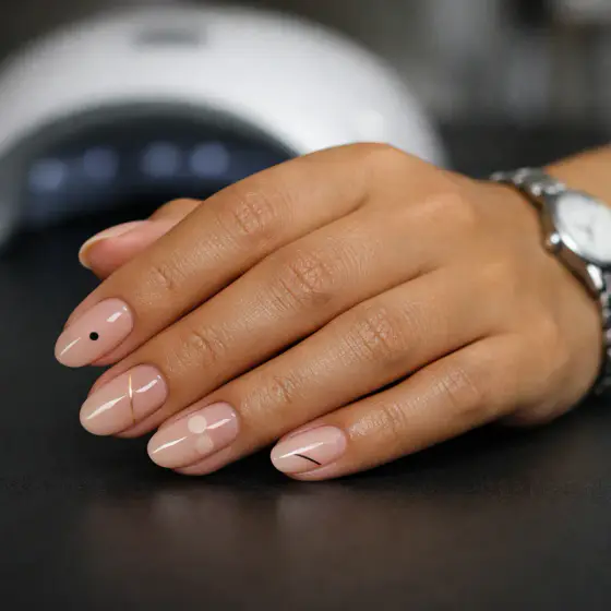 Uñas minimalistas cortas