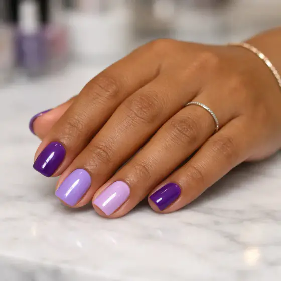 Uñas moradas elegantes