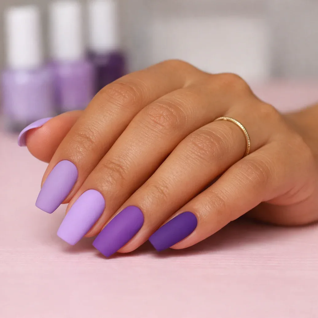 Uñas lavanda modernas