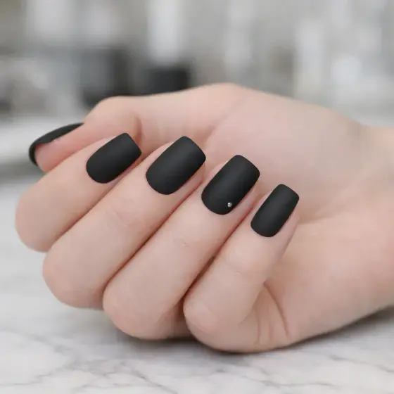 Uñas negras refinadas