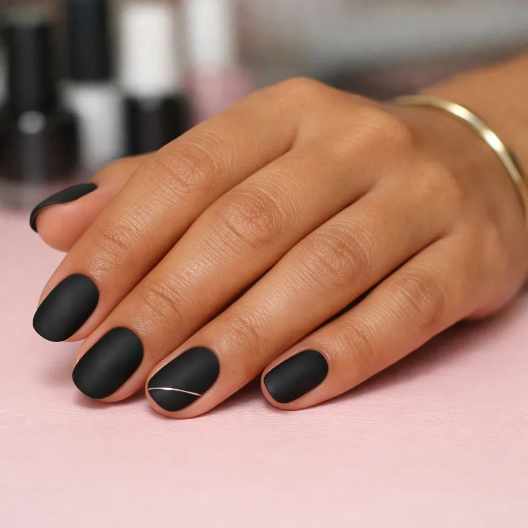 Uñas negras sofisticadas